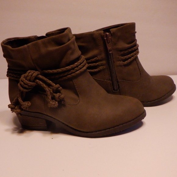 Boots - Picture 3 of 3